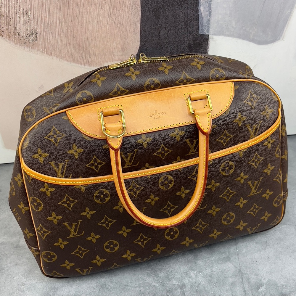 🌵Authentic Louis Vuitton Deauville Monogram🌵 - Picture 3 of 17